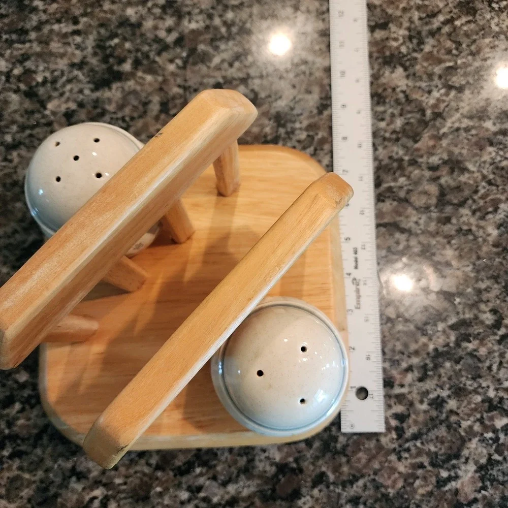 Vintage International China Marmalade Goose Salt Pepper Shaker Napkin Holder Set